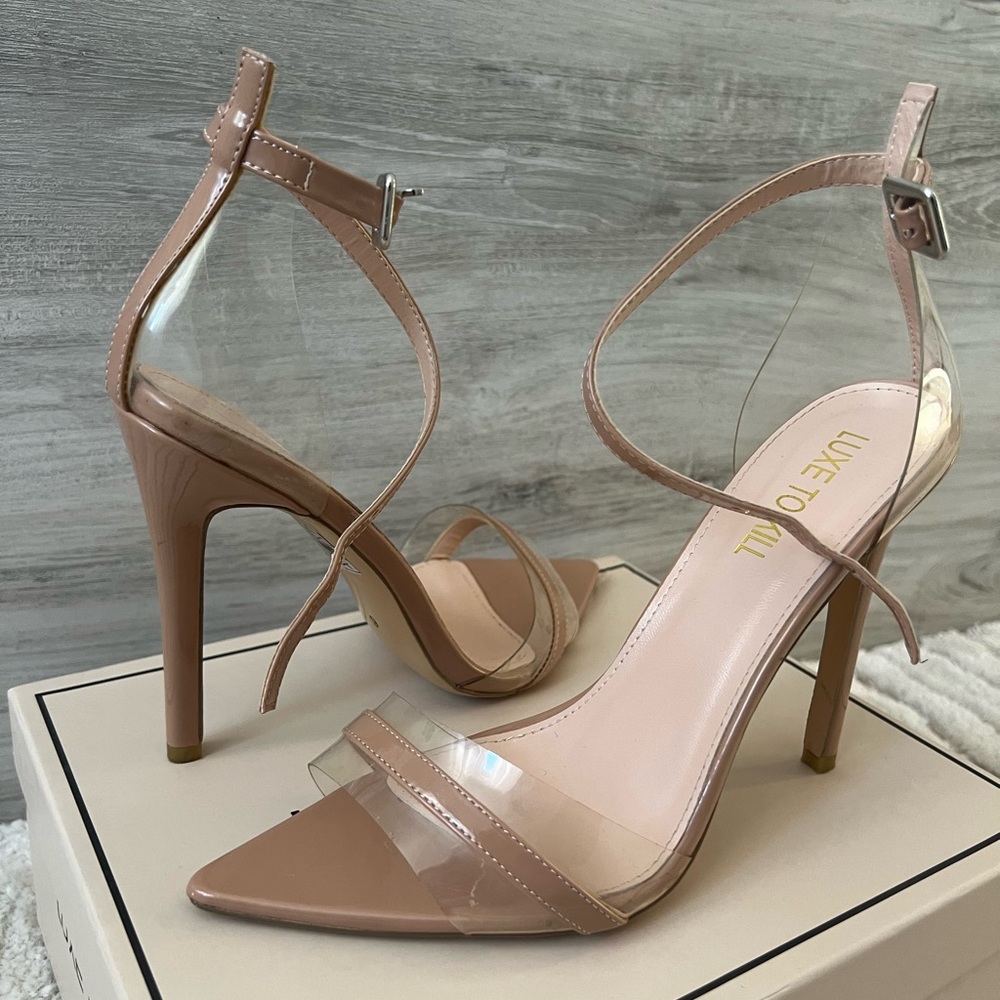 Nude pointed high heels